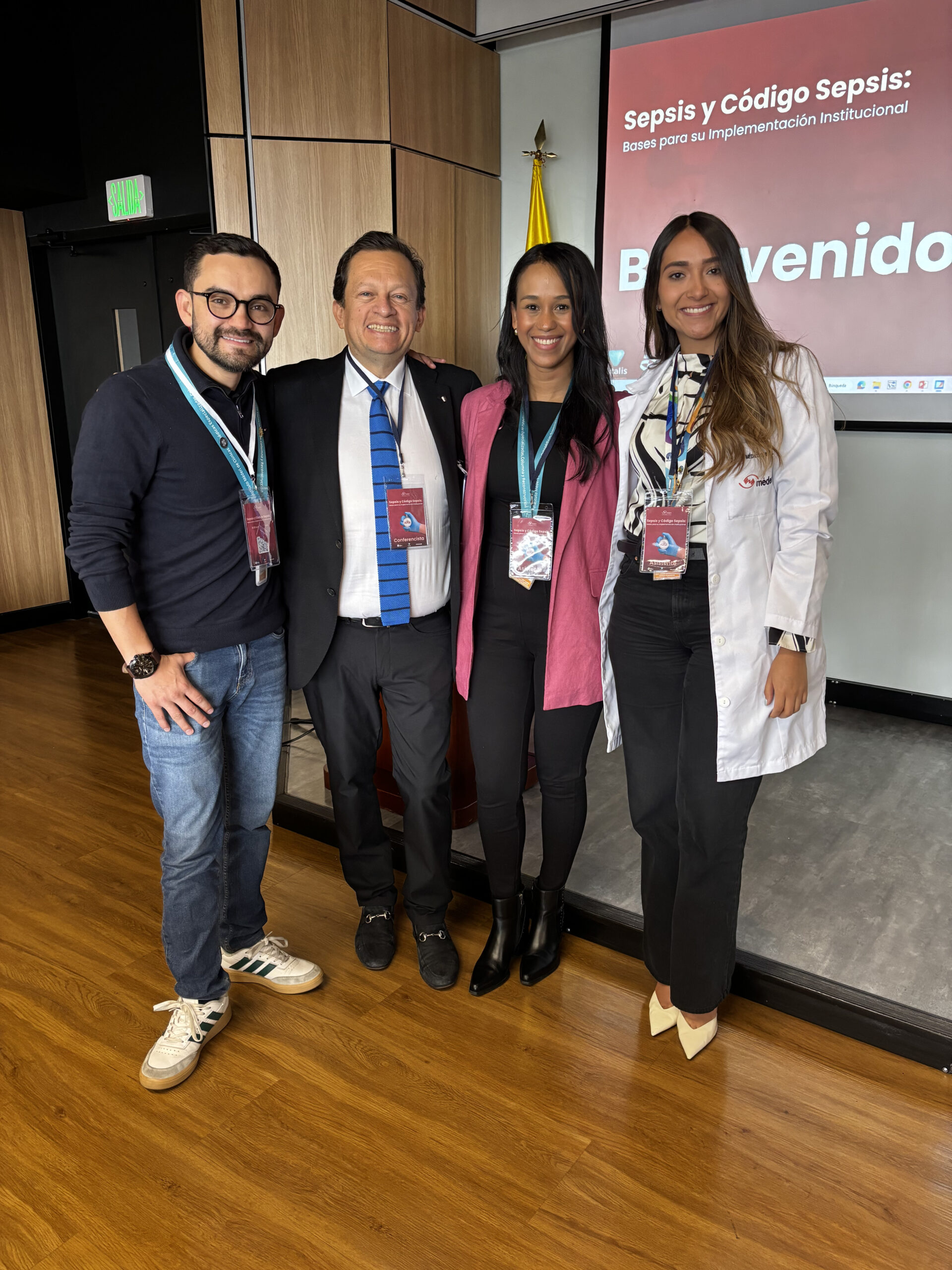 Equipo de Profesionales en el Simposio de Sepsis Méderi